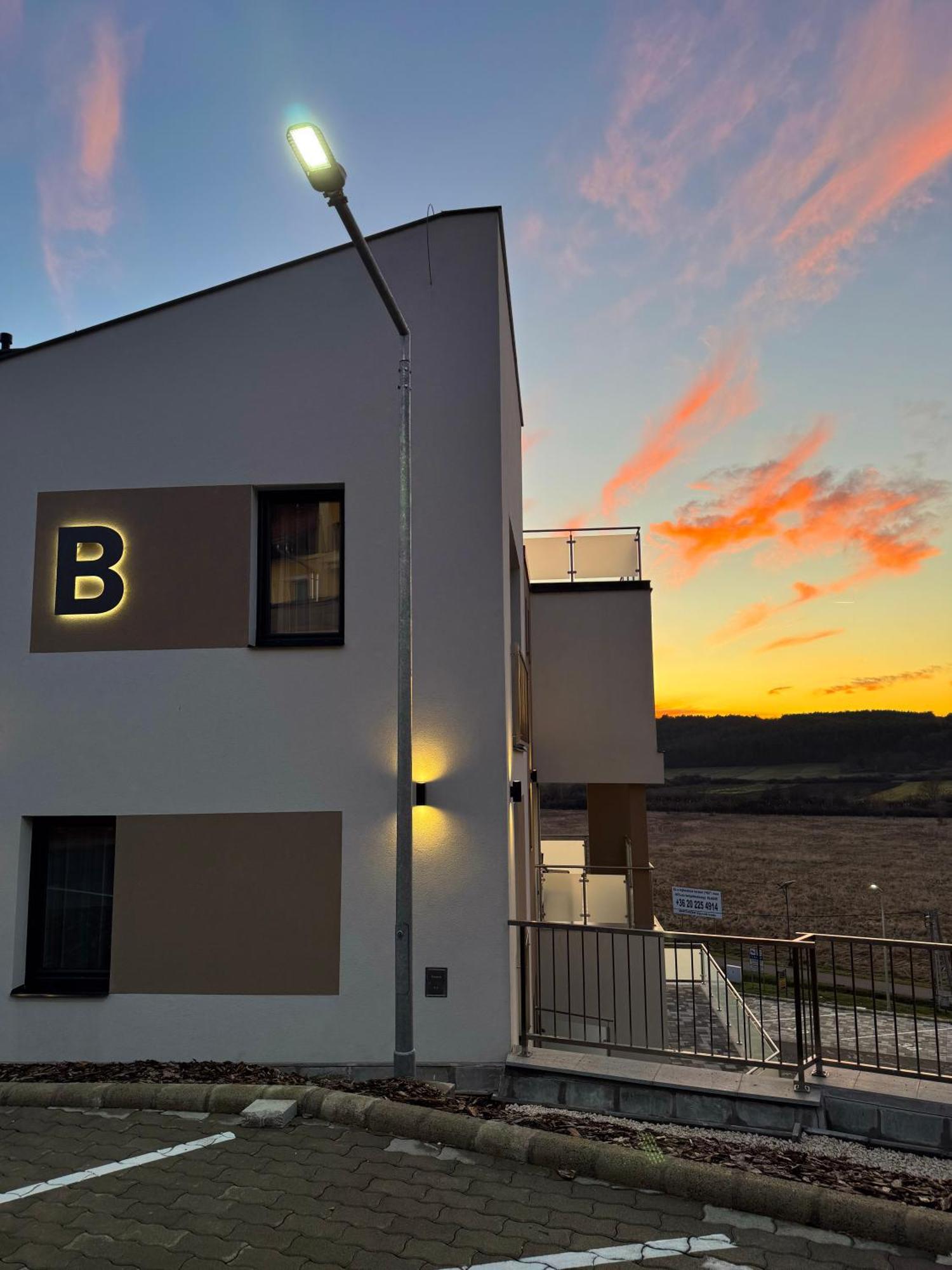 Salt Hill Premium Apartments Egerszalok Exterior photo