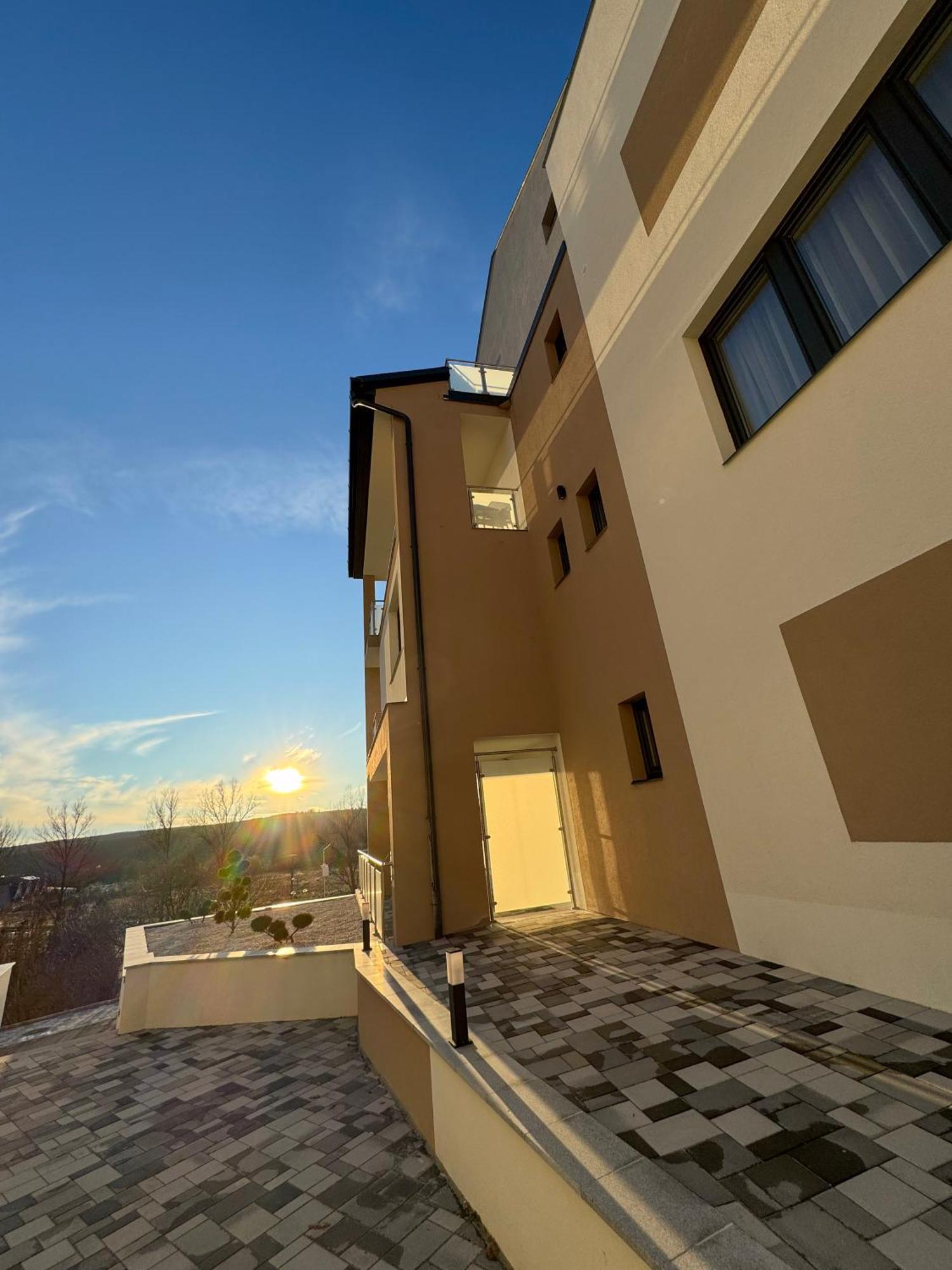 Salt Hill Premium Apartments Egerszalok Exterior photo