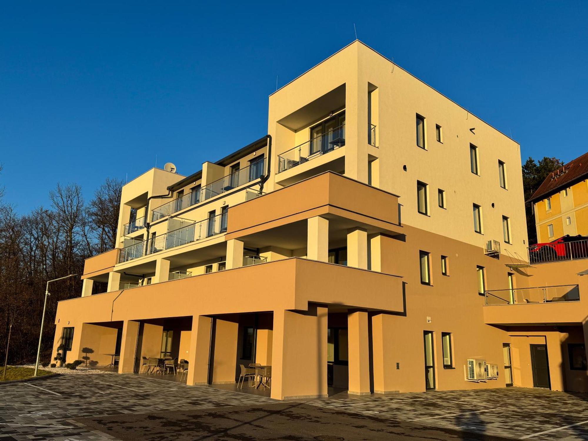 Salt Hill Premium Apartments Egerszalok Exterior photo